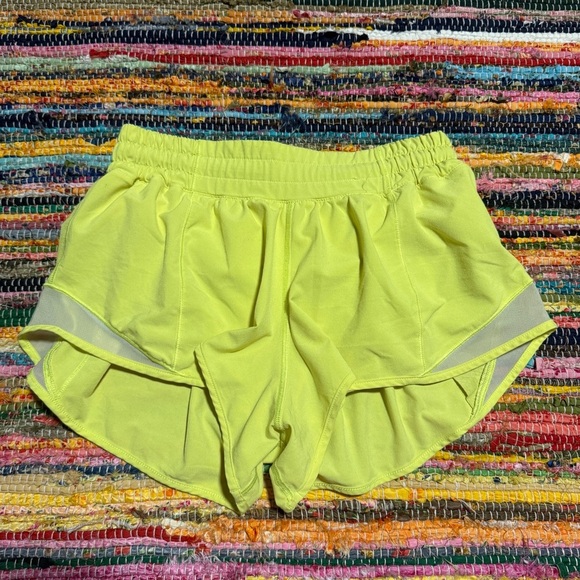 Lululemon Hotty Hot Shorts in Neon Yellow – Size 6 - Picture 1 of 5